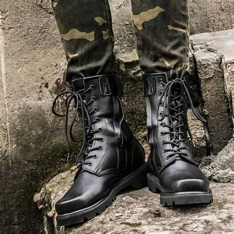Fighting boots .